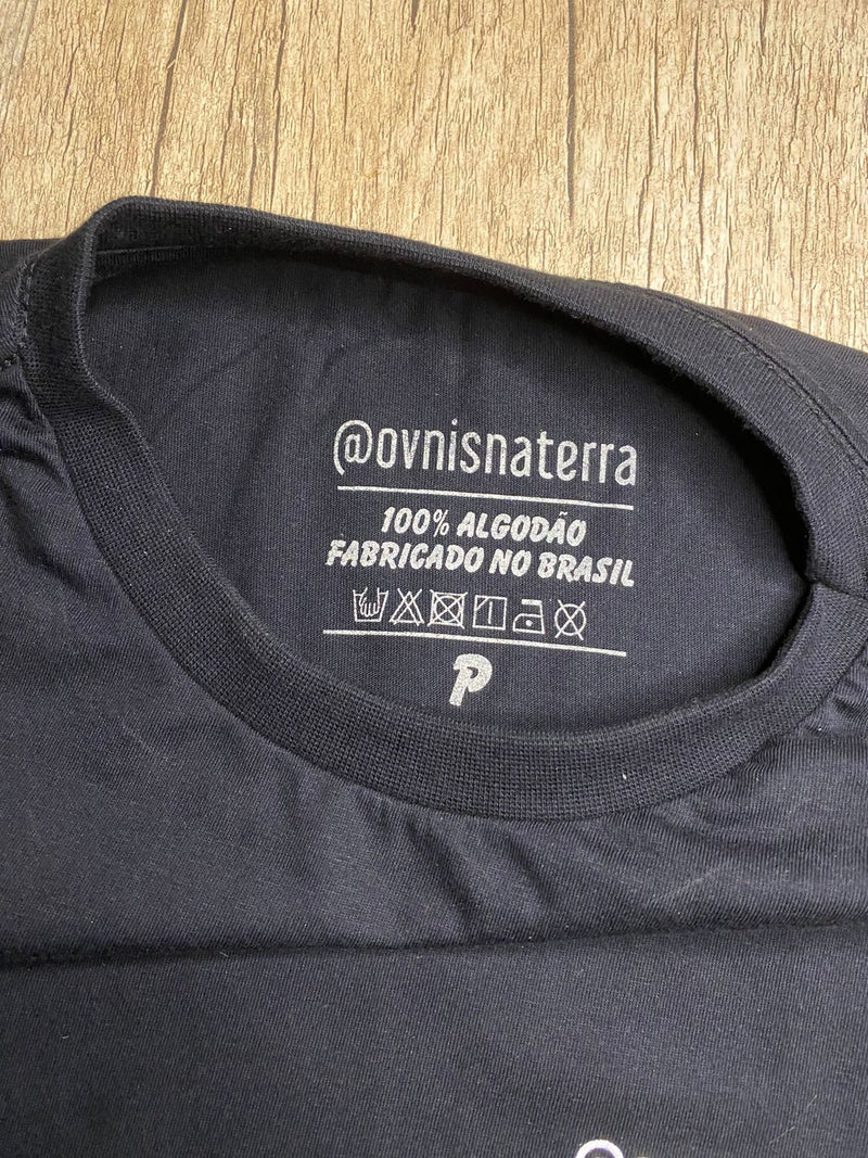 Camiseta Básica de Algodão Premium Preta - Uma Exclusividade @ovnisnaterra